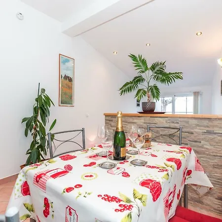 Jasna With Breathtaking Sea View, Terrace And Free Parking Appartement