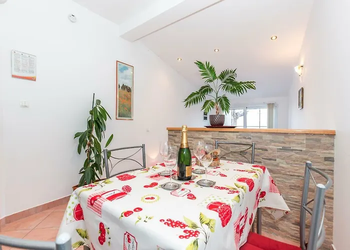 Jasna With Breathtaking Sea View, Terrace And Free Parking Apartamento